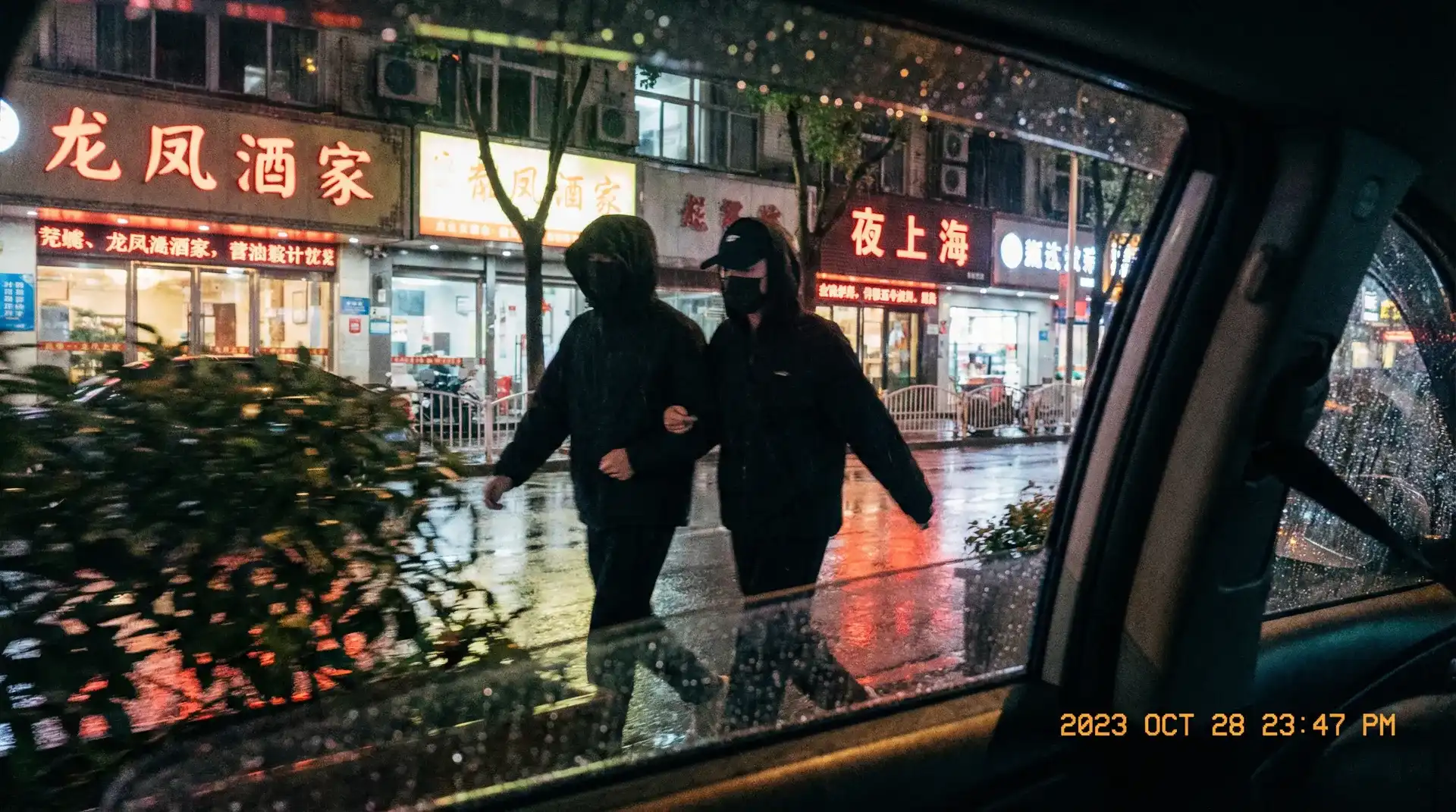 凤凰娱乐平台 - 顶流明星深夜密会现场抓拍照片
